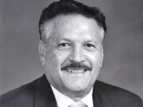Dr. Gilberto Treviño headshot, black and white image