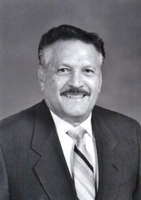 Dr. Gilberto Treviño headshot, black and white image