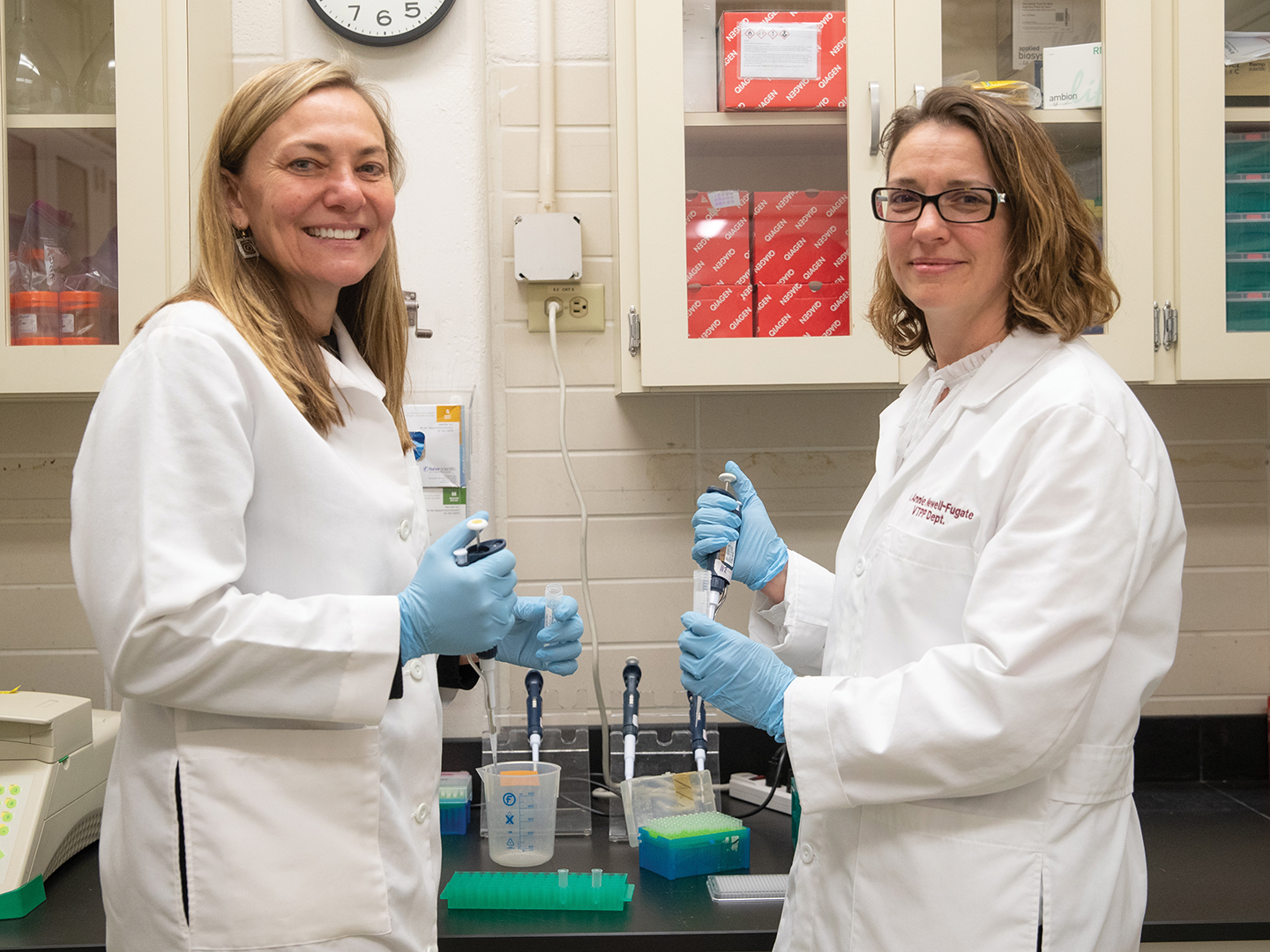 Drs. Cristine Heaps and Annie Newell-Fugate working in a research lab