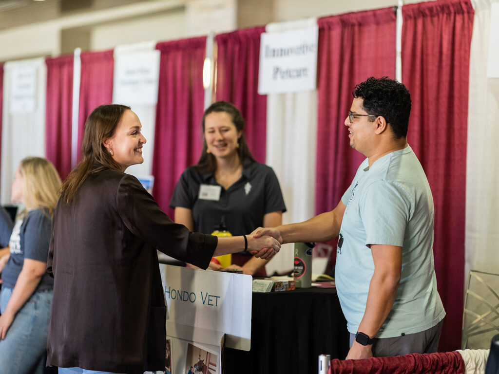A student and practitioner meet at the Veterinary Job and Externship Fair