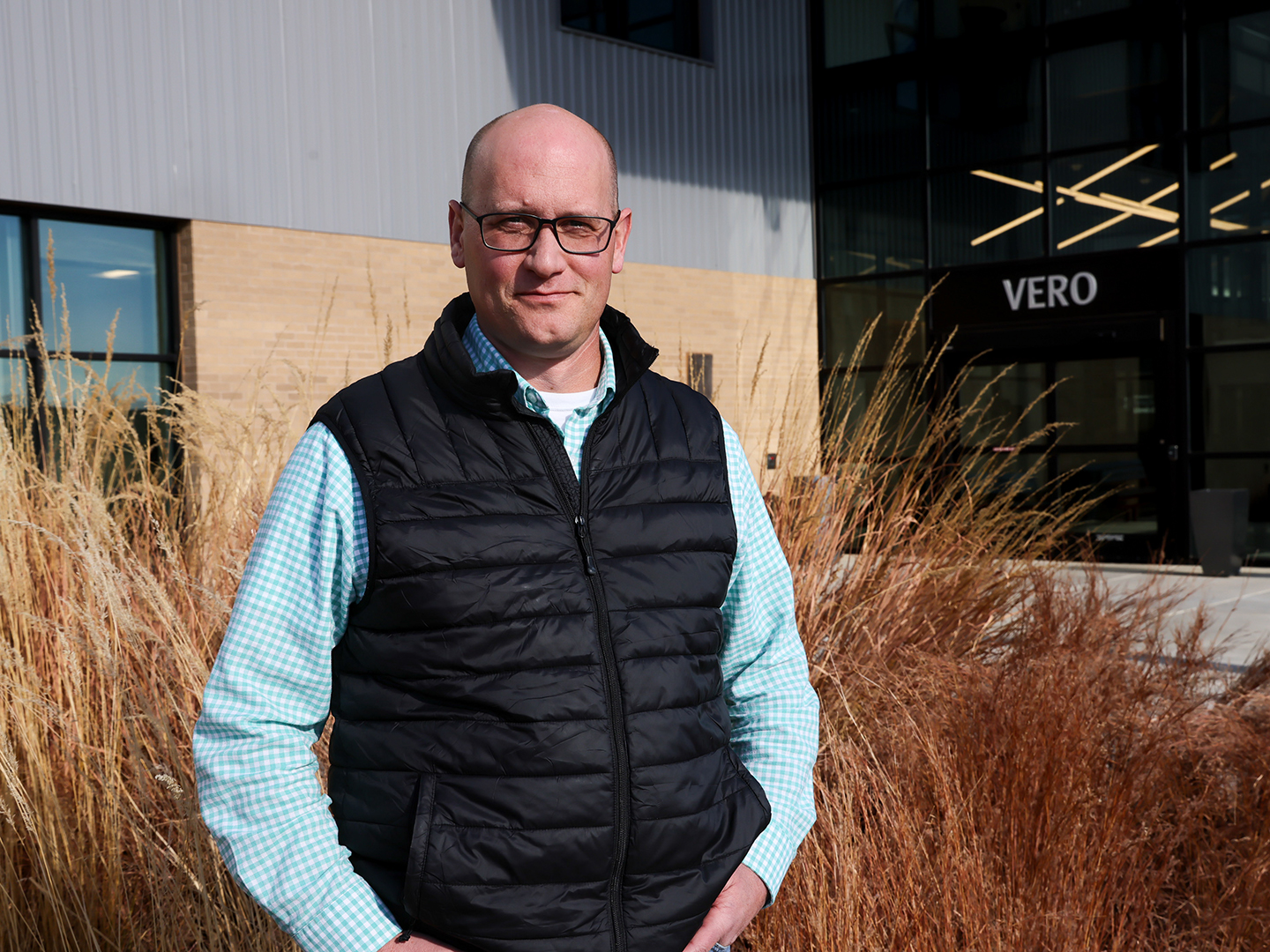 Dr. Michael Kleinhenz in front of the VERO building